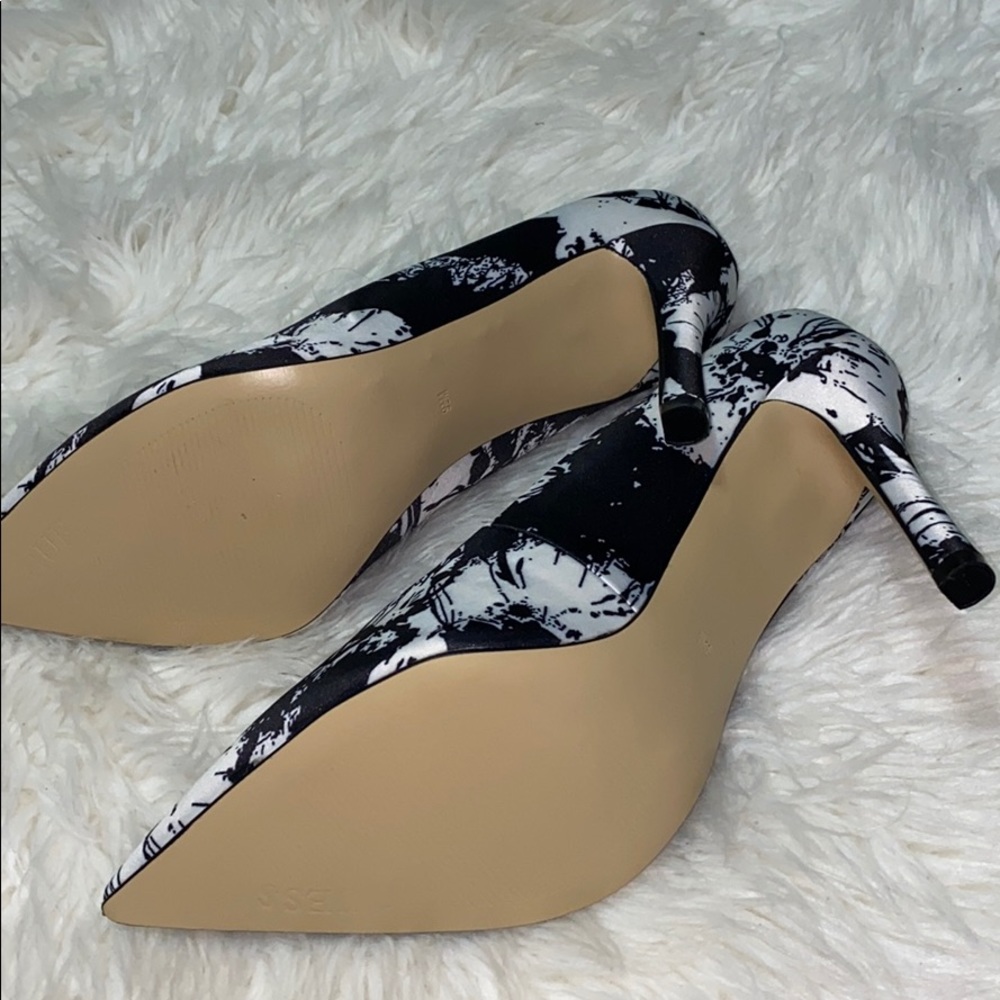 Guess Heels - Picture 5 of 5